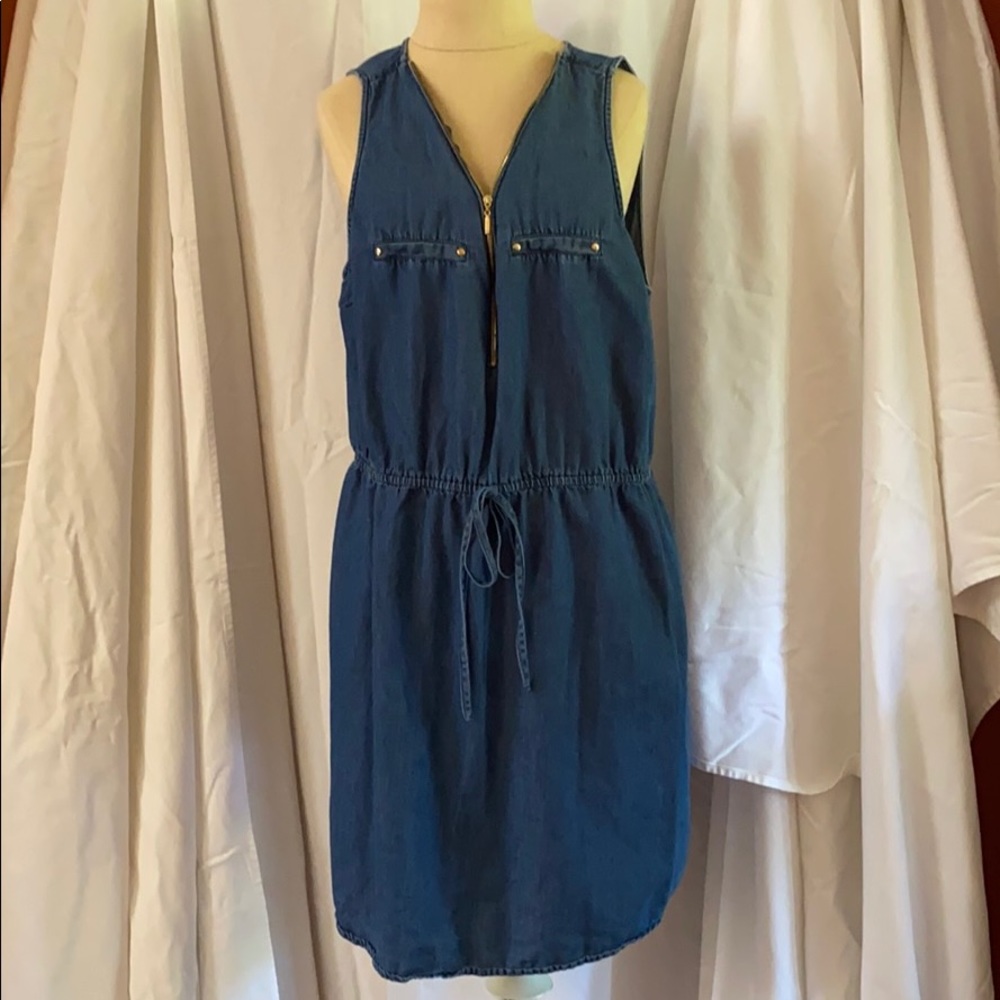 Chambray, light jean Guess dress